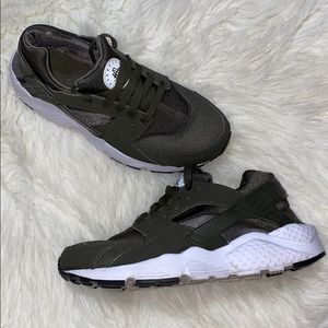 💥LAST SALE💥Khaki GREEN Nike Huarache shoes